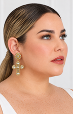 Aretes colgantes de cruz dorada