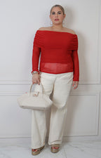 Blusa drapeada con mangas largas de la marca Boutiquemirel, diseño elegante y ajustado, ideal para looks casual y formales.