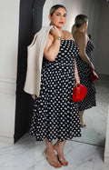Vestido negro fruncido con polka dots