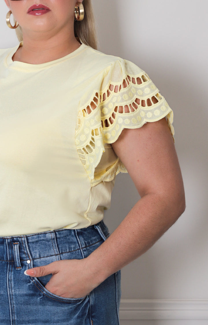 Blusa amarilla con bordado