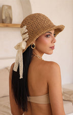 Sombrero con moño de encaje