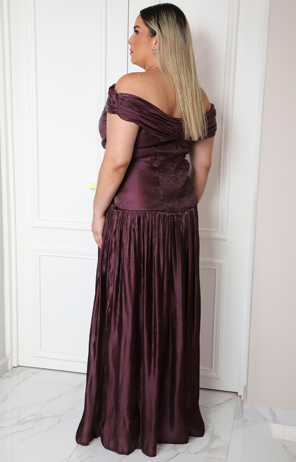 Vestido vino drapeado satinado