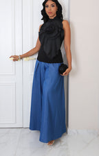 Blusa negra con maxi flor