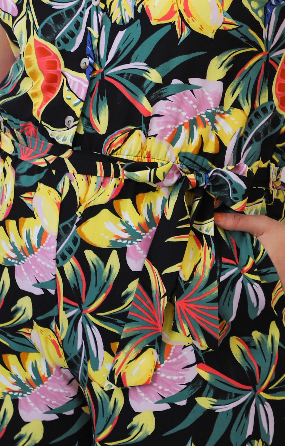 Palazzo negro con estampado tropical