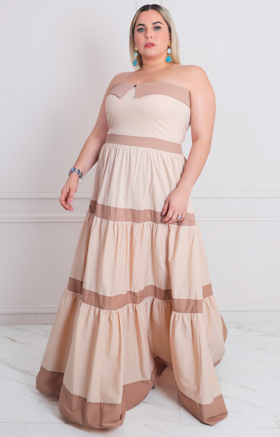 Vestido beige strapless con moños - VESTIDO LARGO CURVY Boutiquemirel 