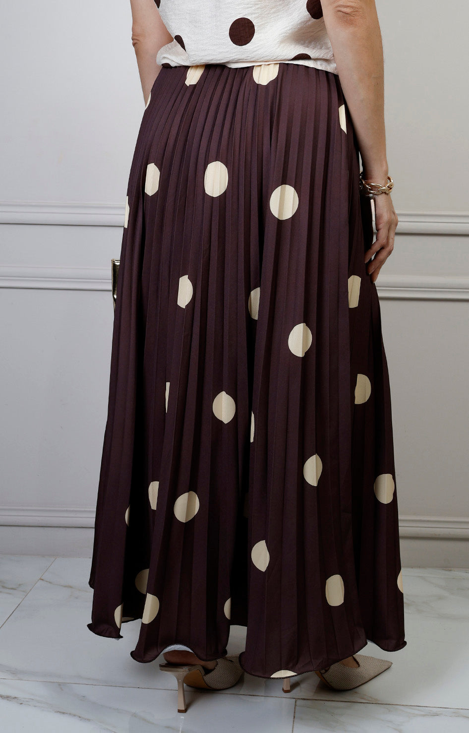 Falda plisada de polka dots