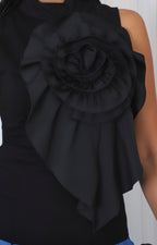 Blusa negra con maxi flor