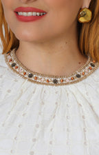 Conjunto beige con bordado calado