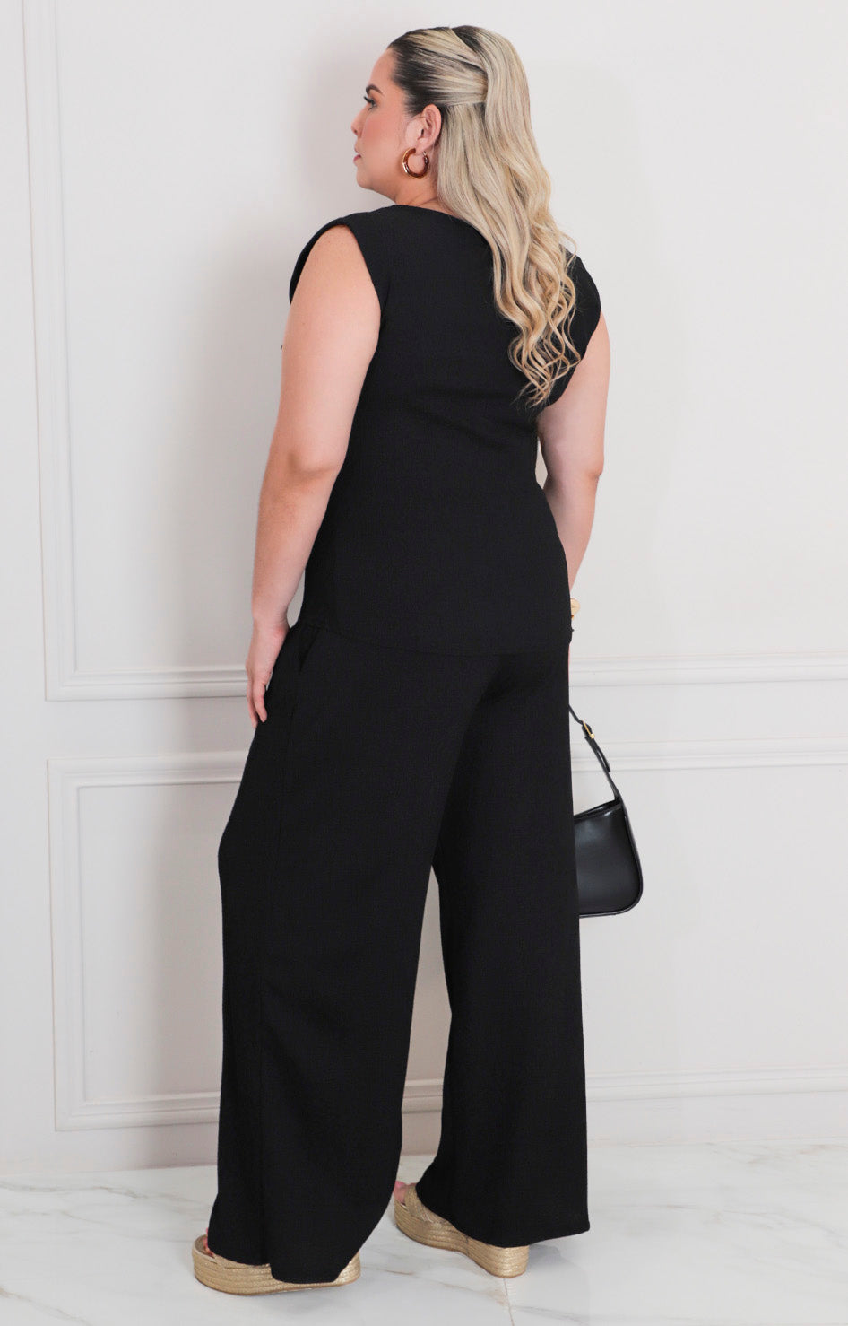 Conjunto liso con fruncido