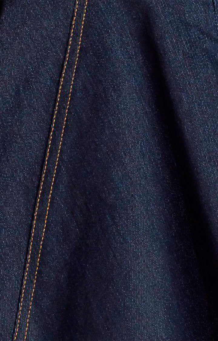 Pantalón de mezclilla azul obscuro