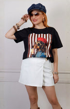 Blusa regular Boutiquemirel con estampado gráfico de perro en colores vibrantes y diseño casual para mujer.