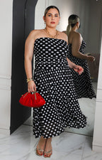 Vestido negro fruncido con polka dots