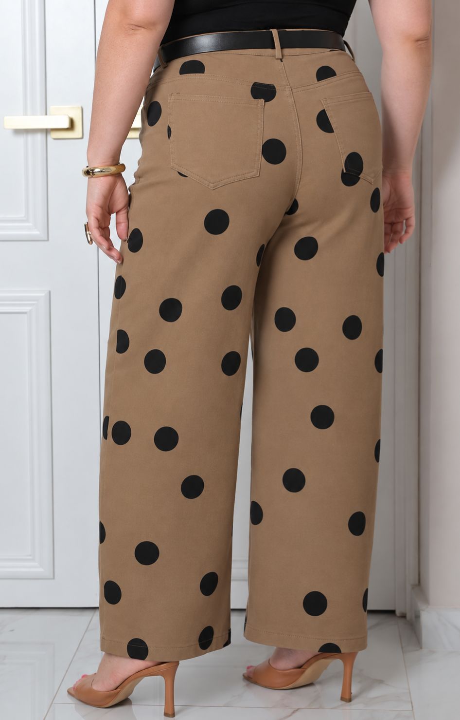 Pantalón con polka dots y cinturón