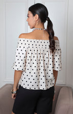 Blusa con cuello fruncido y estampado de lunares