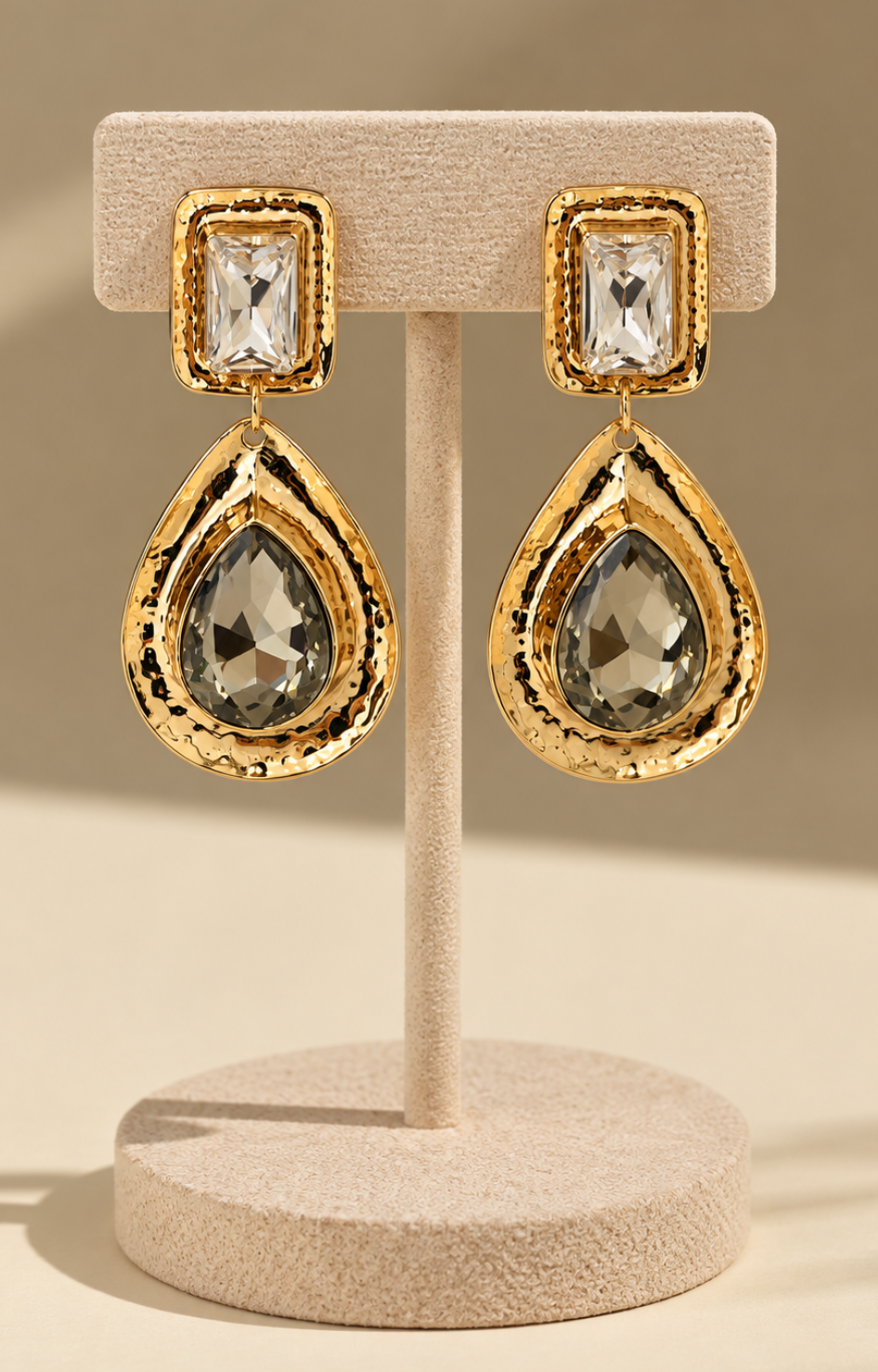 Aretes largos dorados Boutiquemirel con piedras decorativas colgantes para mujer