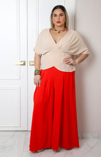 Blusa beige con cuello en V y fruncido