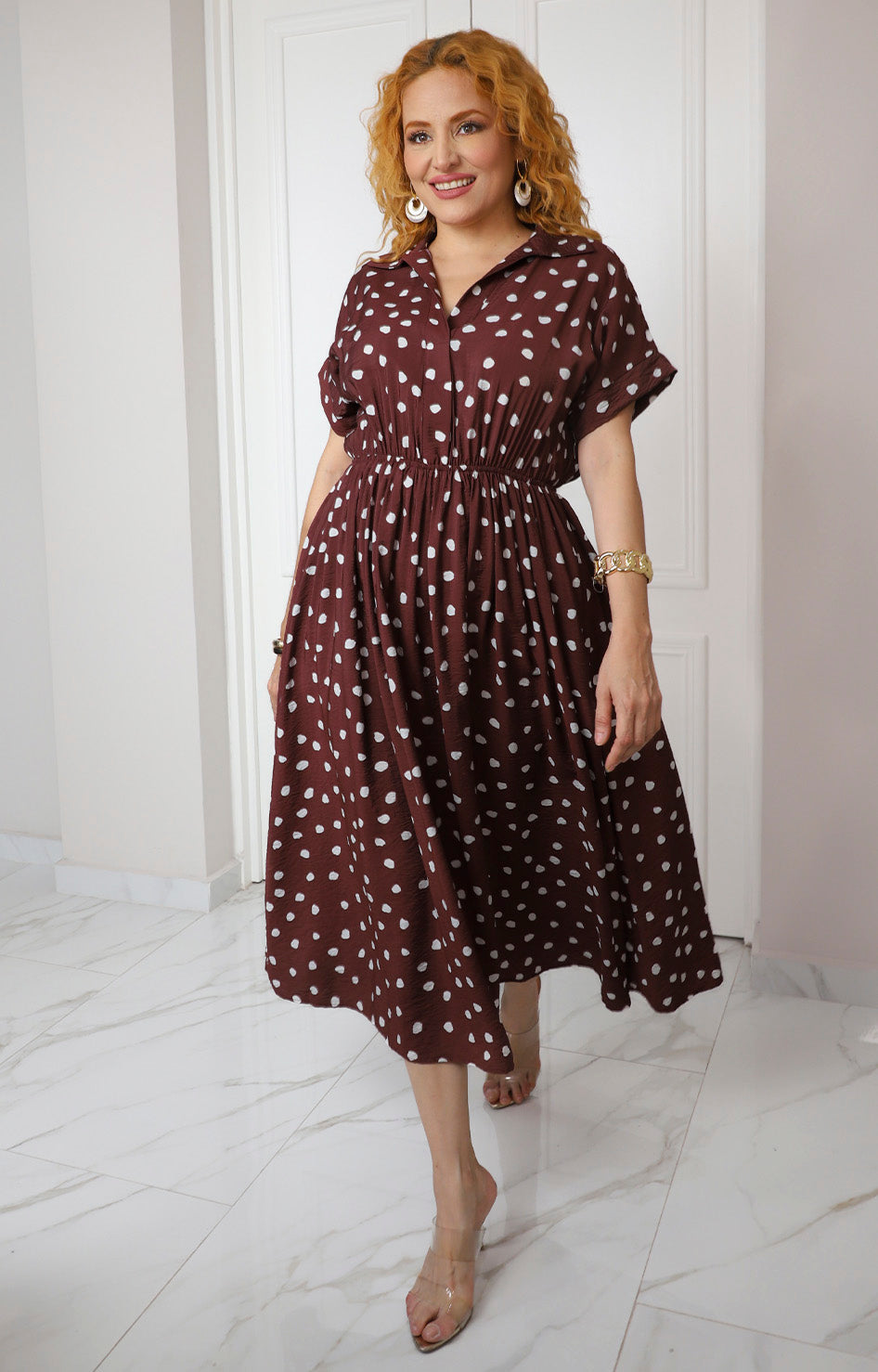 Vestido café estampado con polka dots