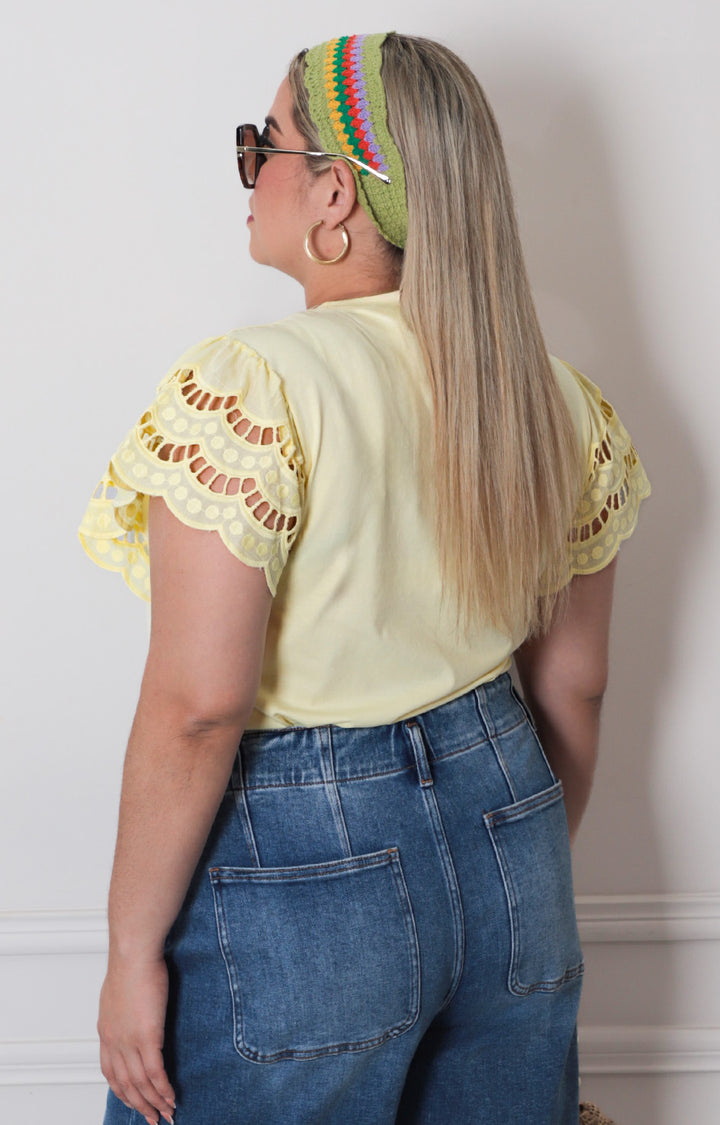 Blusa amarilla con bordado