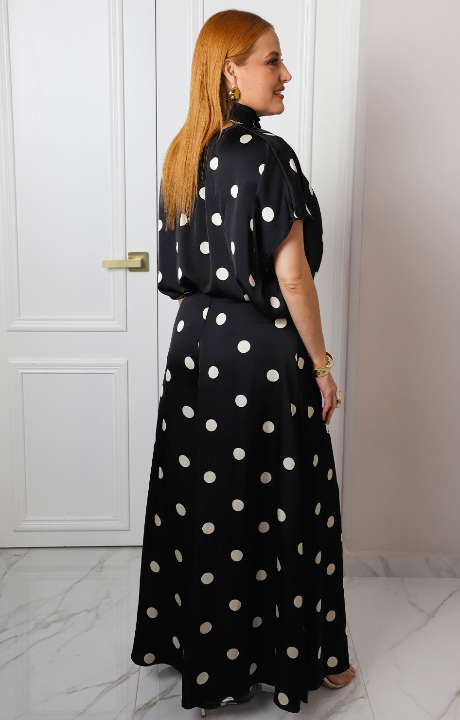 Conjunto negro satinado con polka dots
