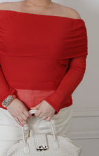 Blusa drapeada con mangas largas de la marca Boutiquemirel, ideal para un estilo elegante y cómodo en tallas curvy.
