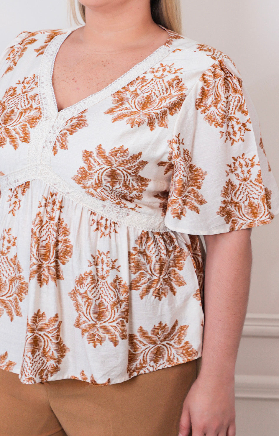 Blusa beige con bordado - BLUSAS CURVY Boutiquemirel 