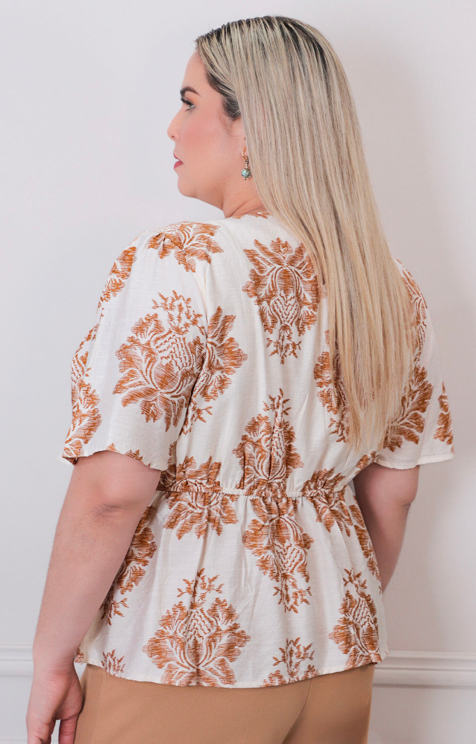 Blusa beige con bordado - BLUSAS CURVY Boutiquemirel 