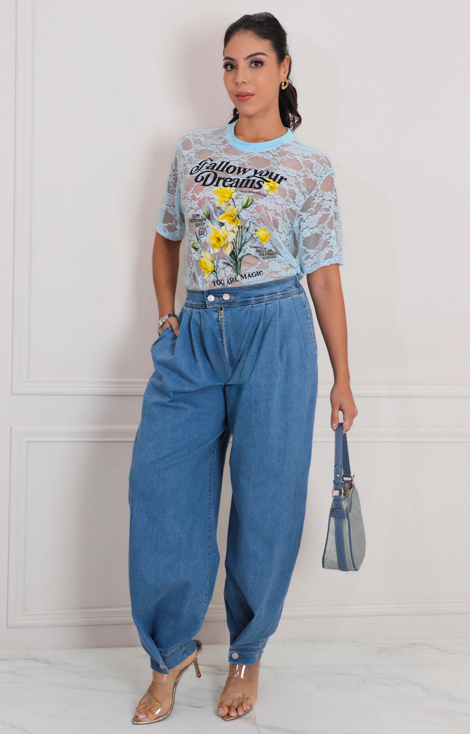 Blusa azul de encaje estampada