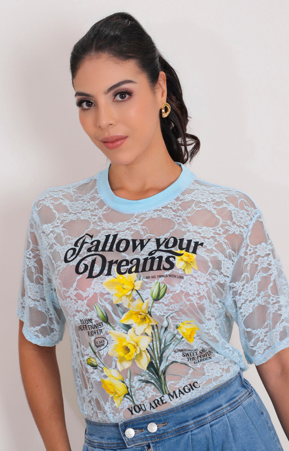 Blusa azul de encaje estampada