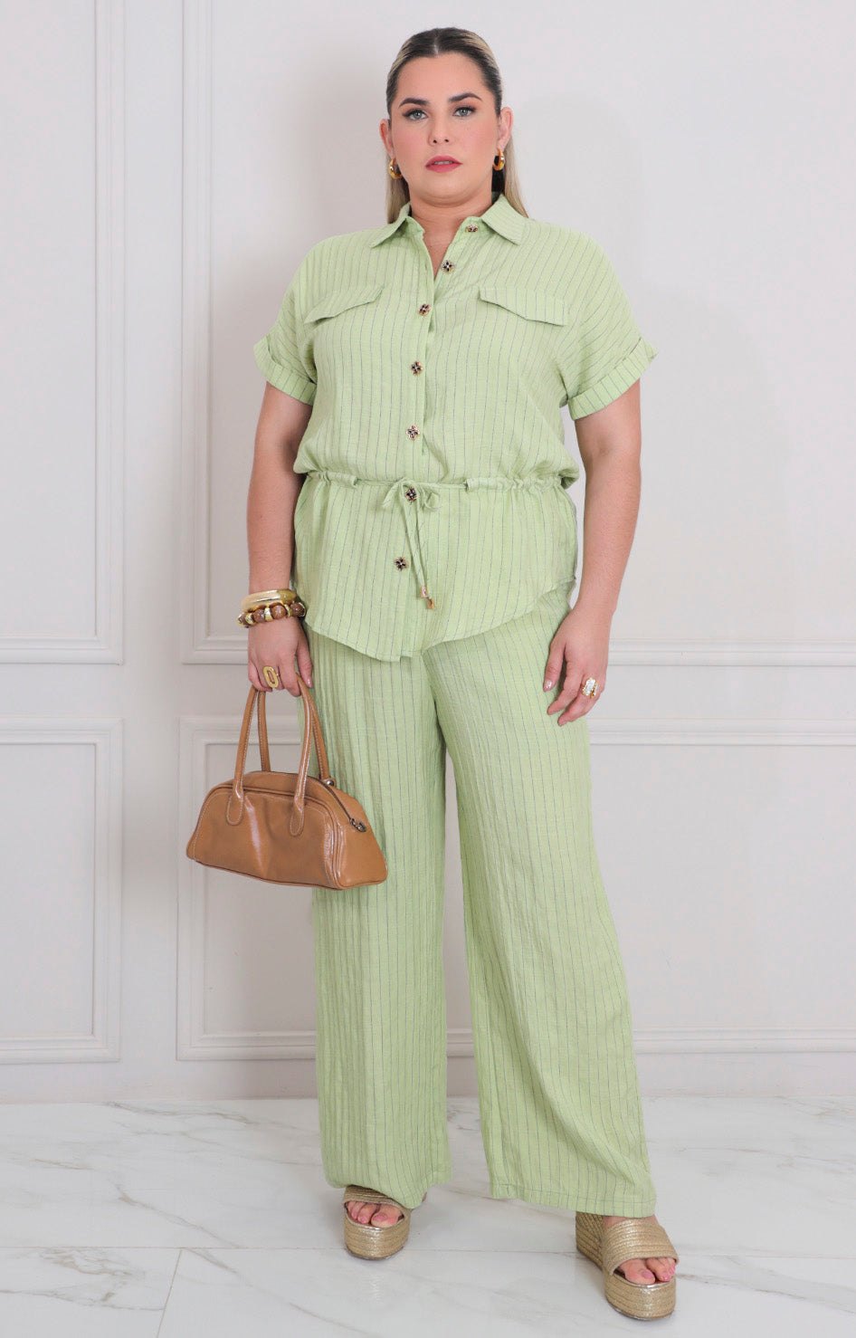 Conjunto liso con lazo