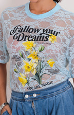 Blusa azul de encaje estampada
