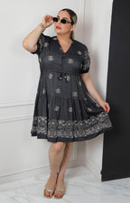 Vestido corto con bordados florales