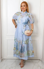 Vestido azul largo con estampado floral