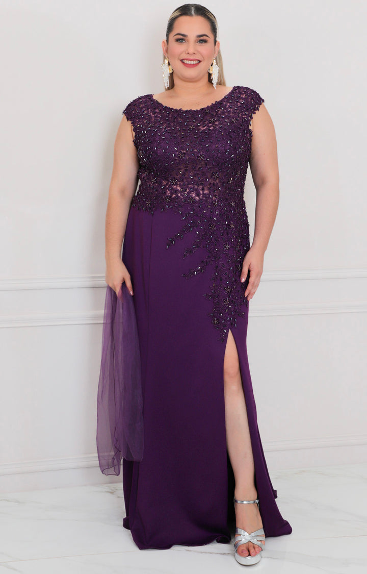 Vestido con pedrería y apertura