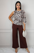 Blusa animal print con manga asimétrica
