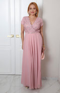 Vestido largo rosa con encaje en busto