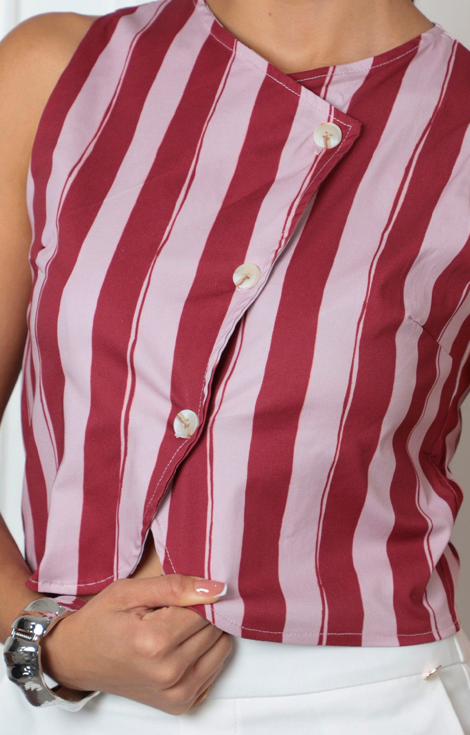 Blusa rosa a rayas con botones