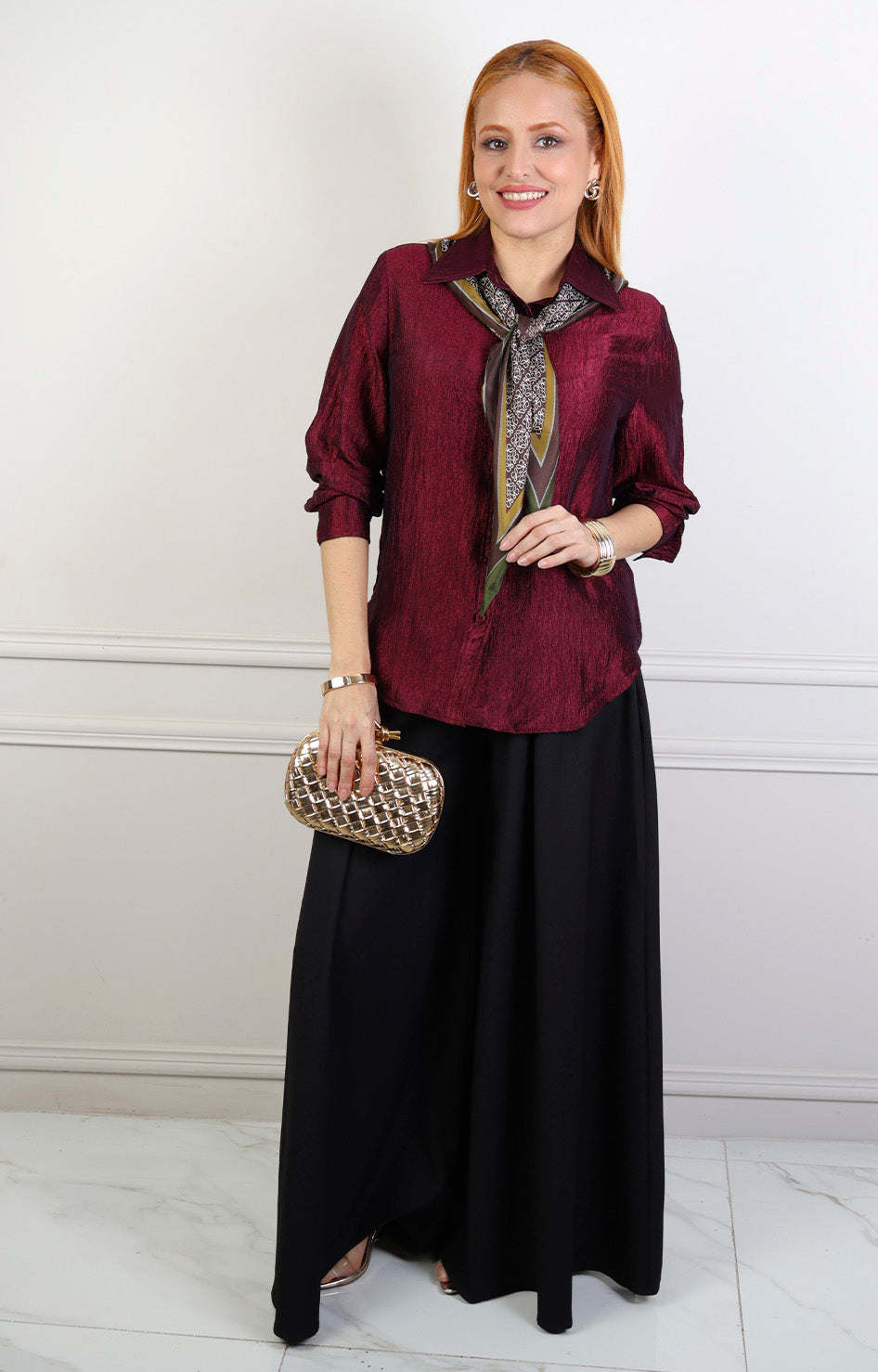 Blusa con cuello camisero y mascada