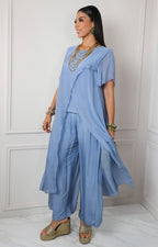 Conjunto azul asimétrico con capas