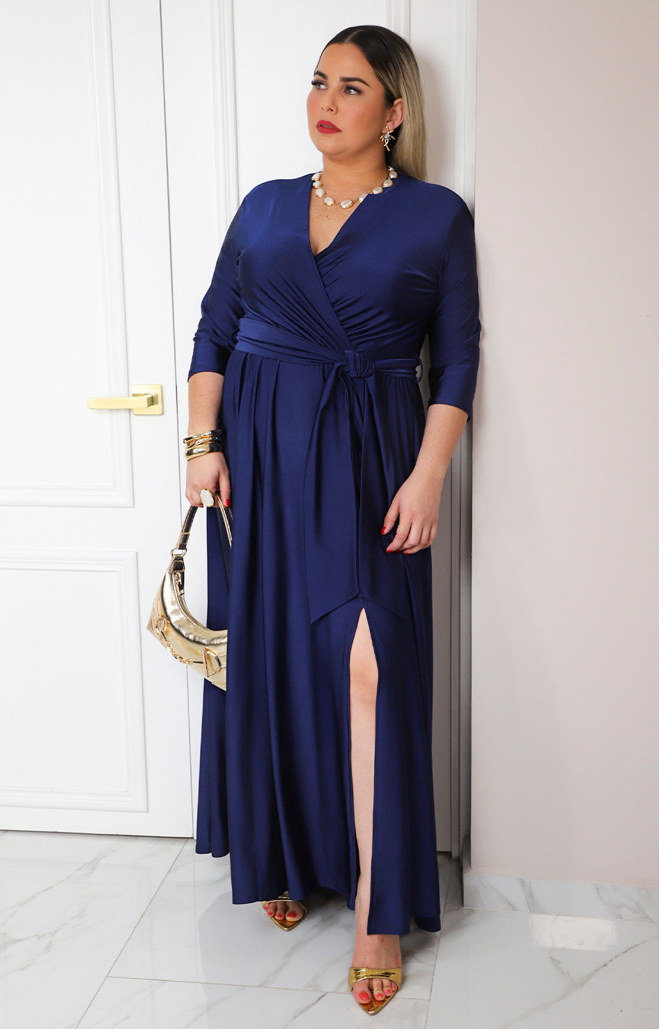 Vestido largo cruzado con cinturón