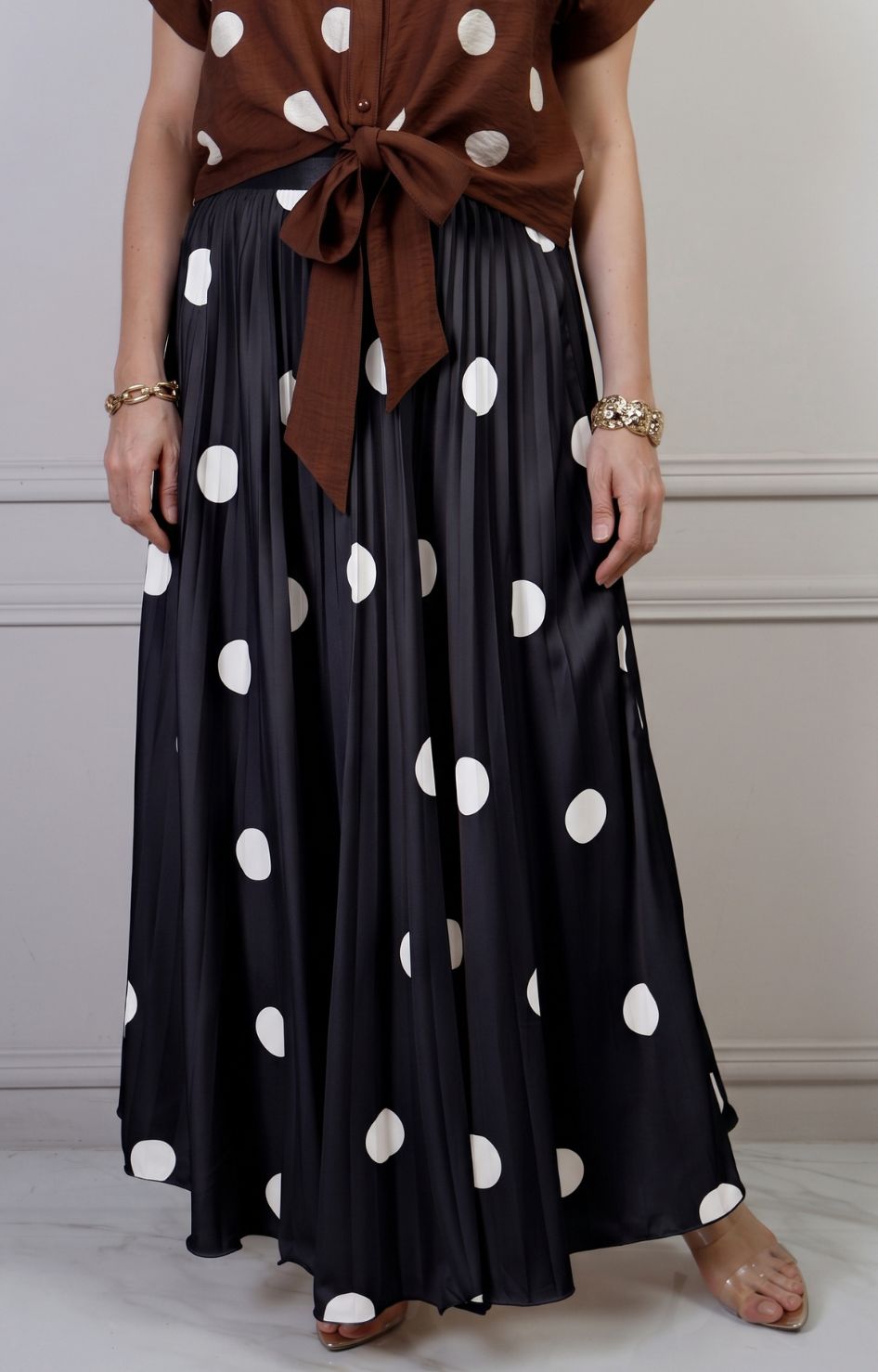 Falda plisada de polka dots