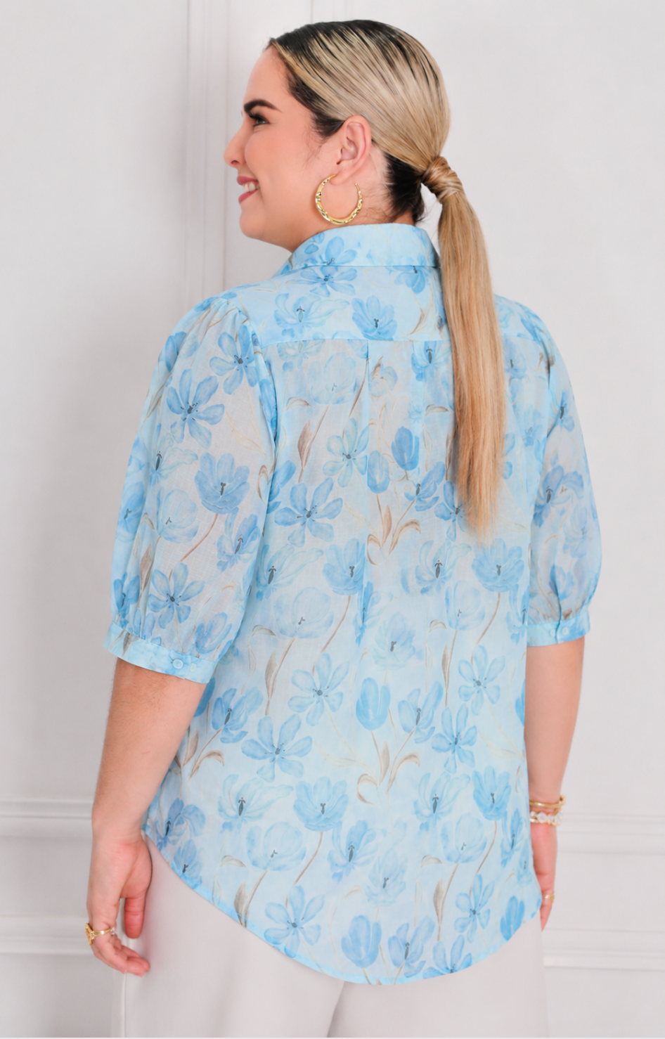 Blusa estampada con botones de flores
