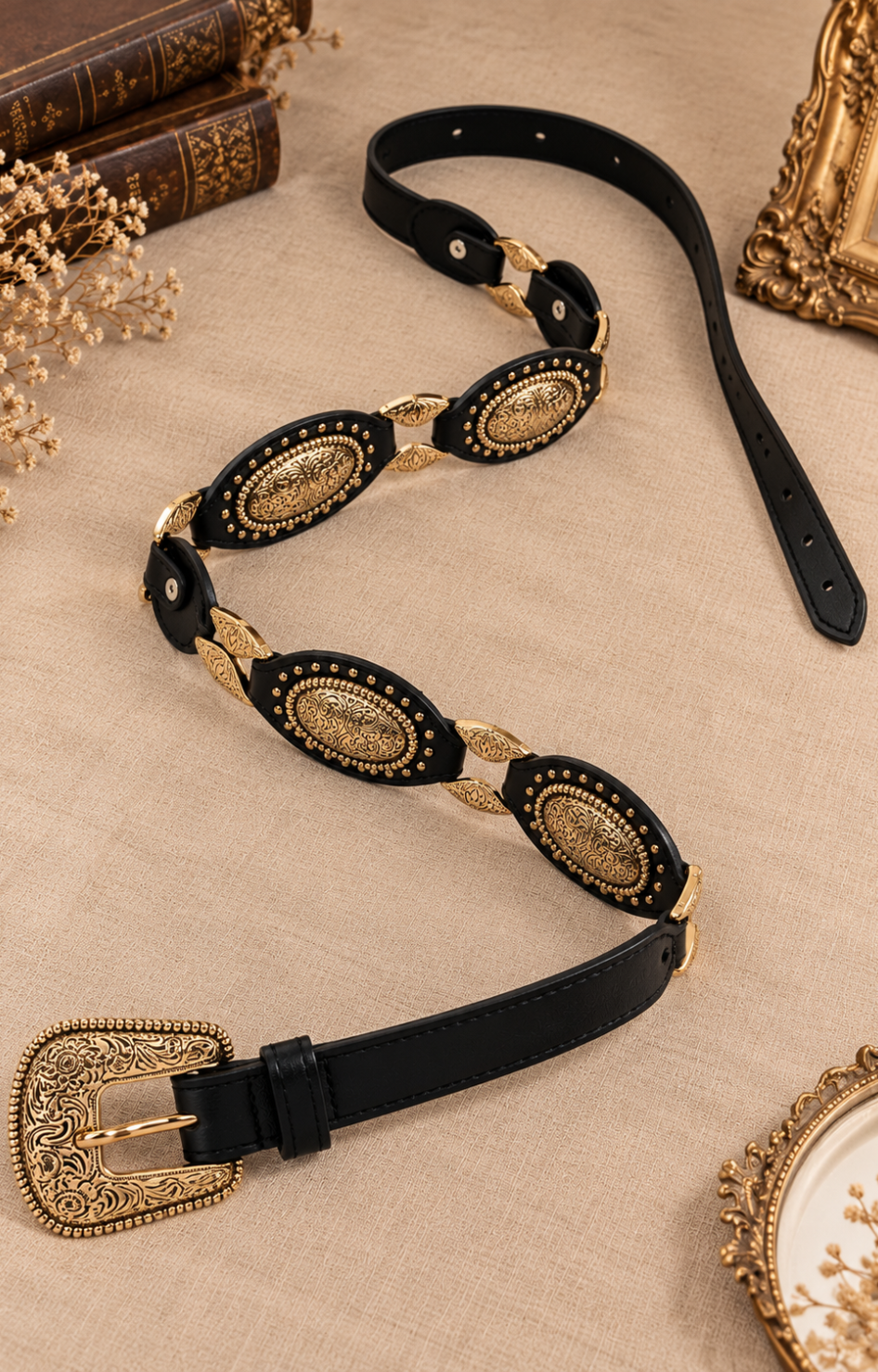 Cinturón de conchos plateados Boutiquemirel, diseño western con detalles metálicos decorativos