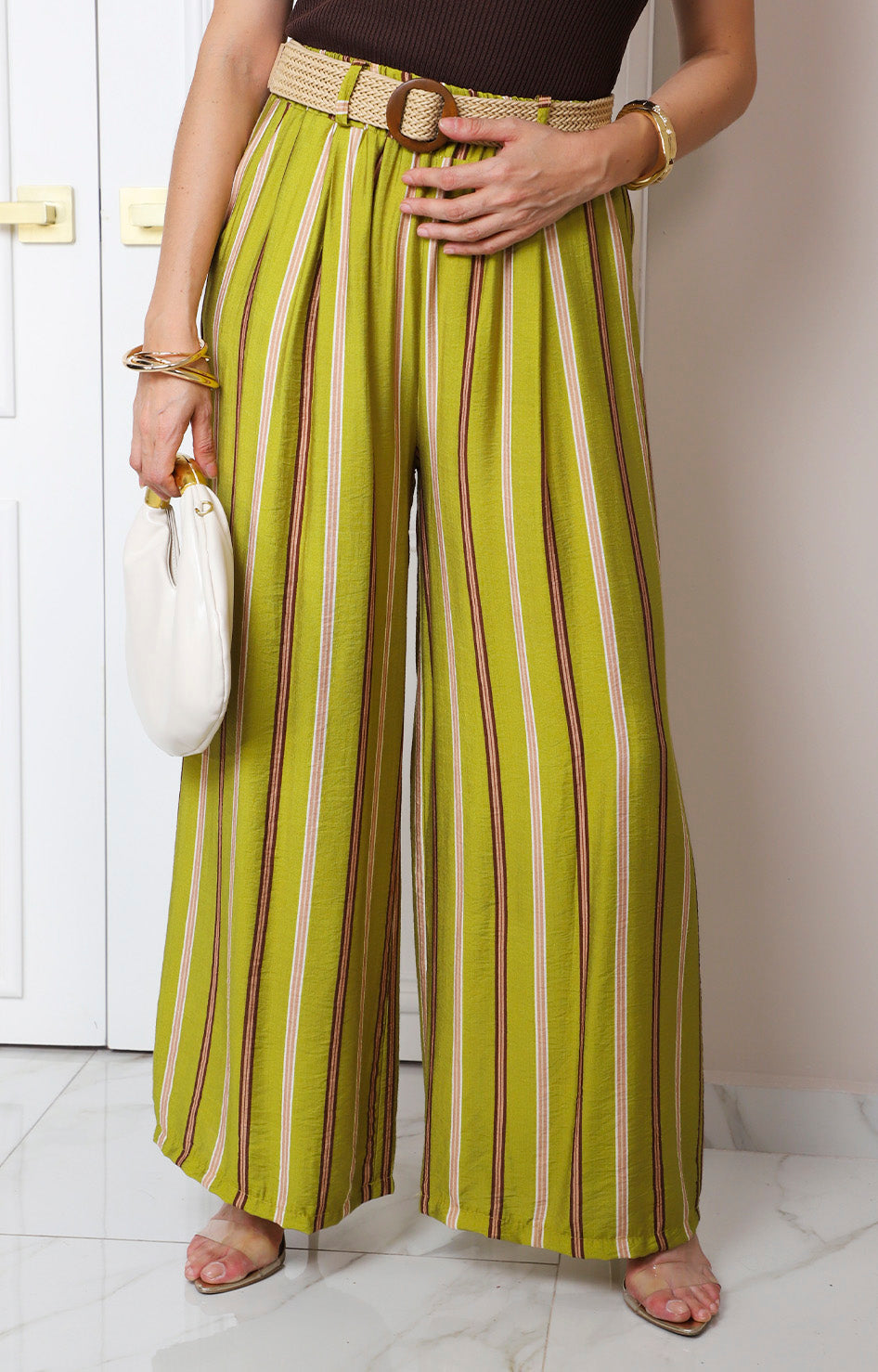 Pantalón a rayas con cinturón