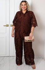 Conjunto café con guipur floral