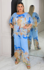 Conjunto azul con estampado de acuarela
