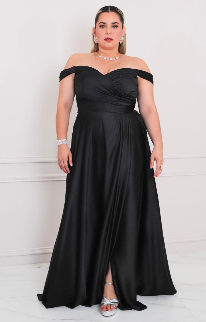 Vestido negro con hombros caídos