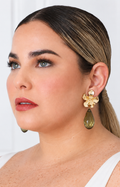Aretes colgantes de flor con gota