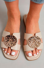 Sandalias con detalle dorado