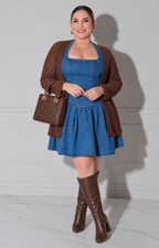 Vestido halter de mezclilla con falda tableada