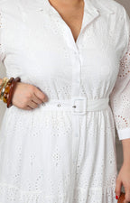 Vestido camisero con bordado y cinturón